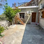 πετροσπιτο 아파트 *